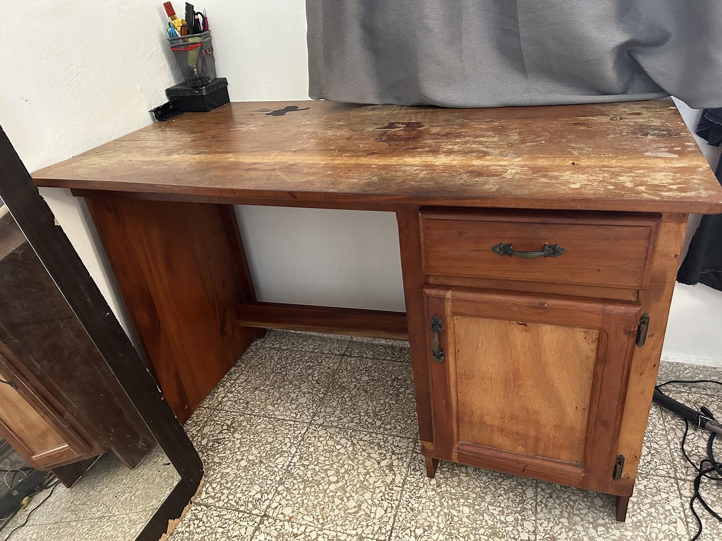 muebles y colchones - Escritorio Grande PRECIO NEGOCIABLE