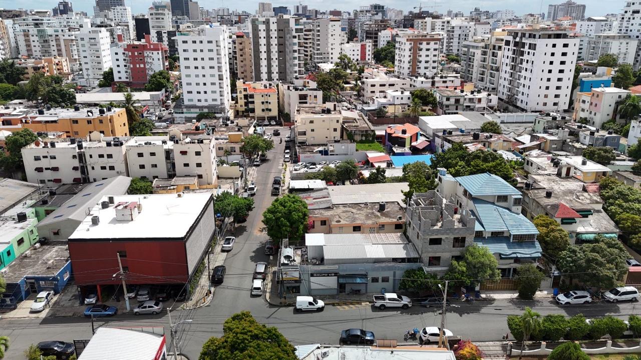 casas - Ensanche Quisqueya Venta de casa de 2 niveles, ubi 0