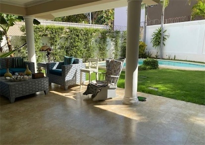 casas - Casa con piscina en el Distrito Nacional con 440mts