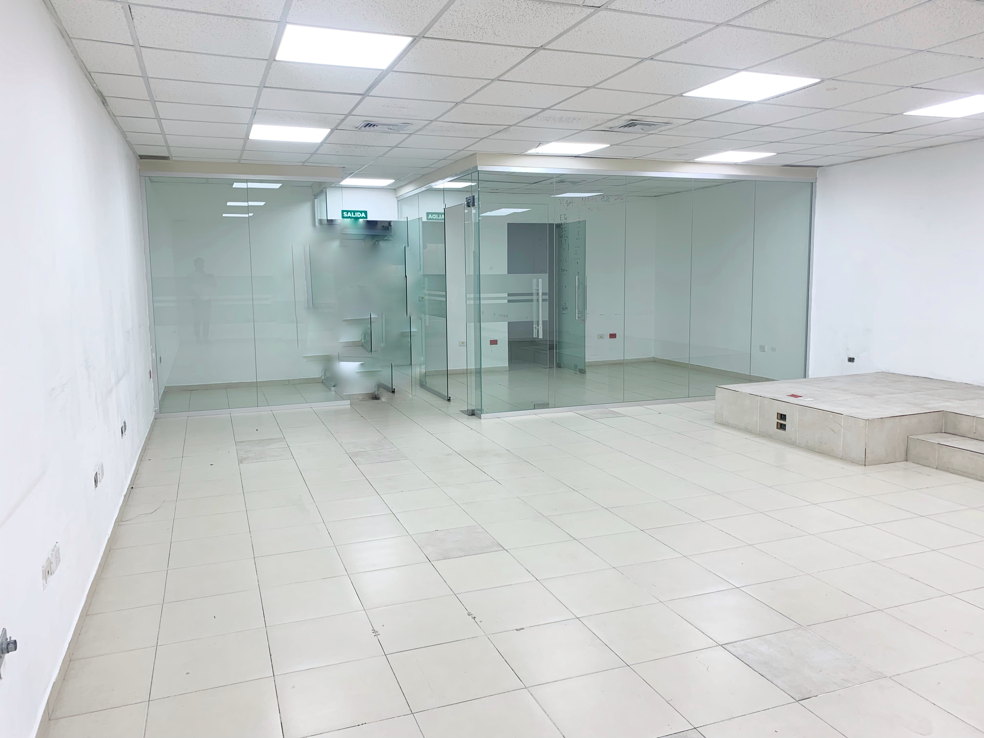 oficinas y locales comerciales - Local en Piantini 5