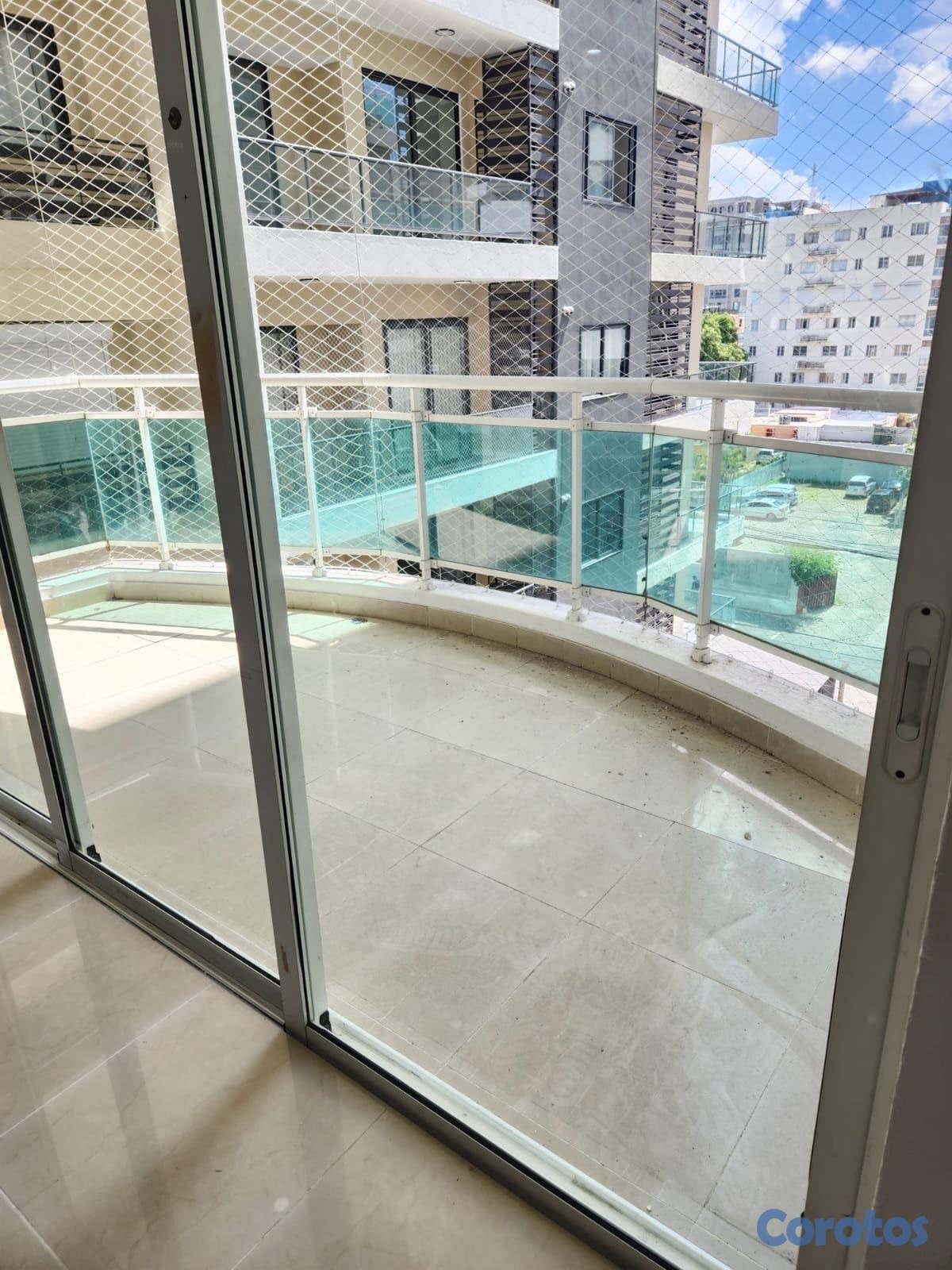 apartamentos - alquiló Evaristo Morales piso 5 tres habitaciones 3.5 baños dos parqueos balcón 1