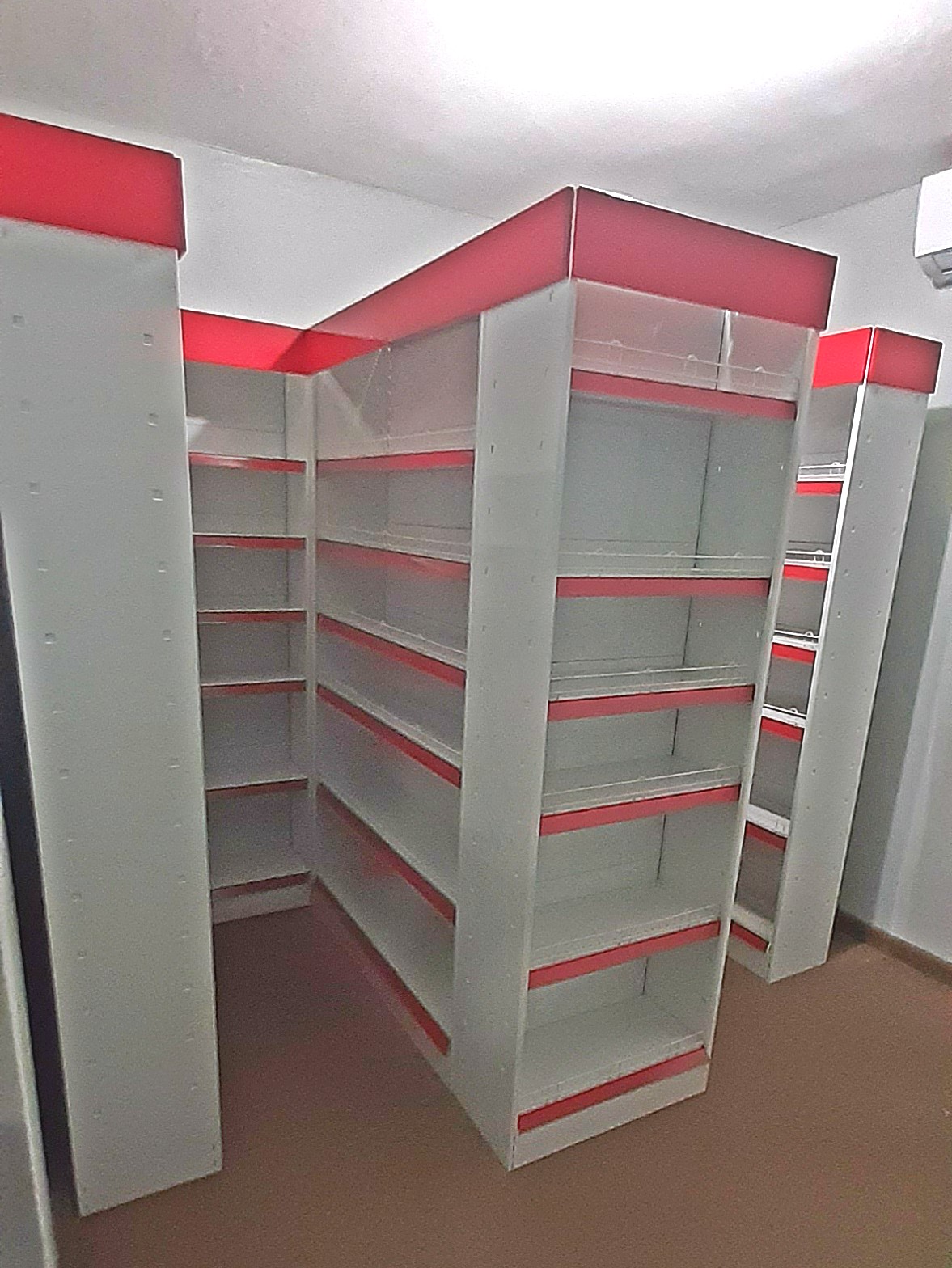 equipos profesionales - Estanterías modulares para farmac¡as y tiendas 1