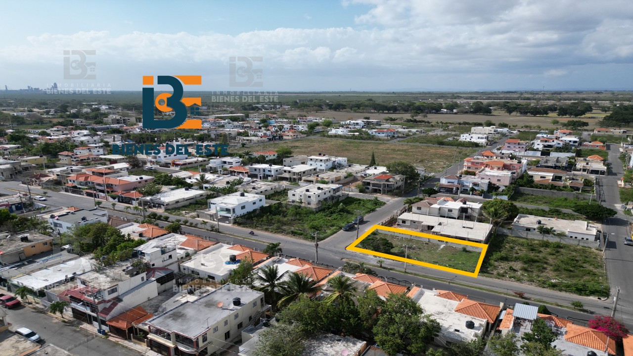 solares y terrenos -  Solar de esquina en la calle Princial en Residencial Naime  con 393 Met