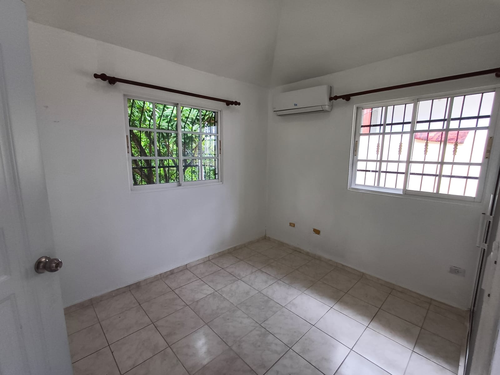 casas - Venta de Casa en Colinas del Arroyo Jacobo Majluta 5