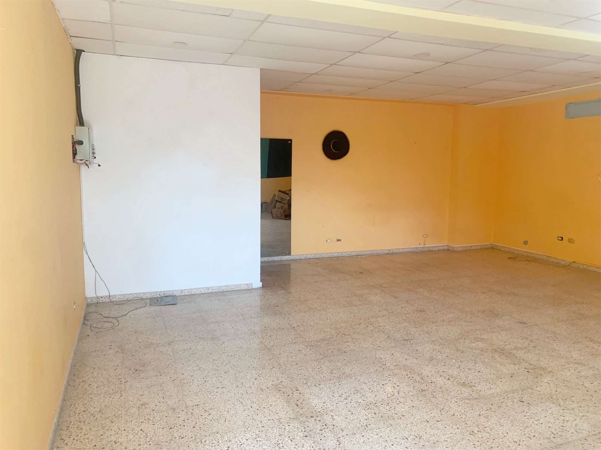 oficinas y locales comerciales - Local comercial en Arroyo hondo  2