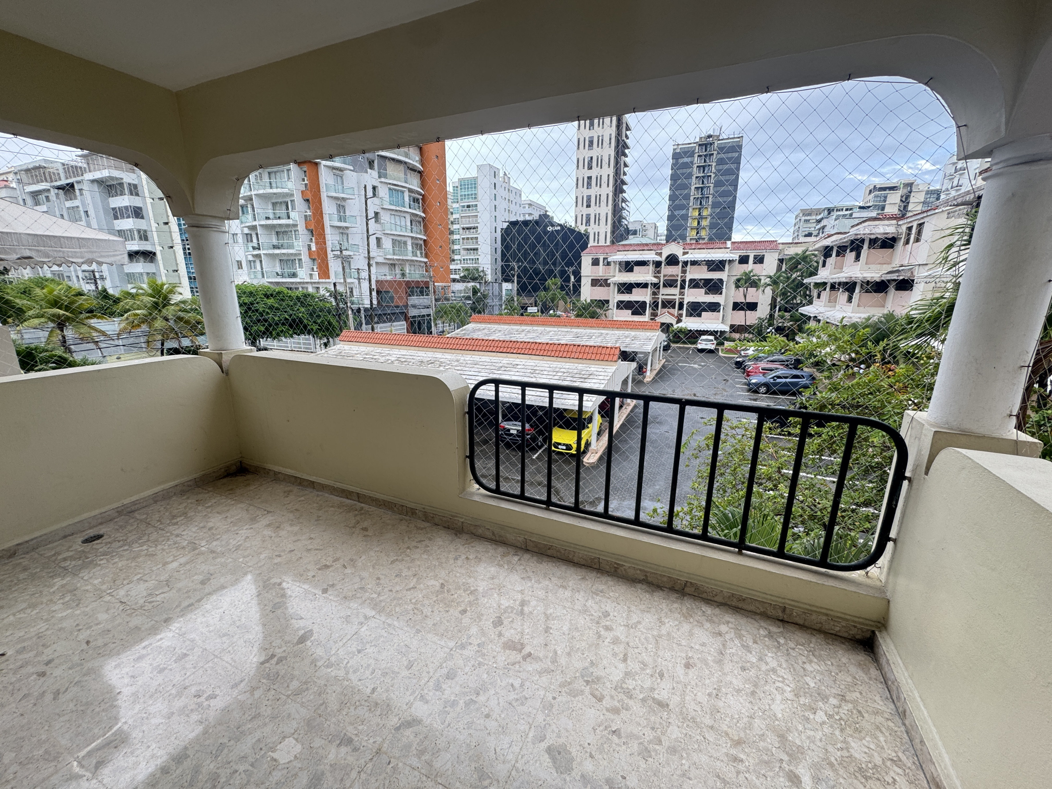 apartamentos - alquilo Apartemento de 3 habitaciones en el centro de Piantini  0