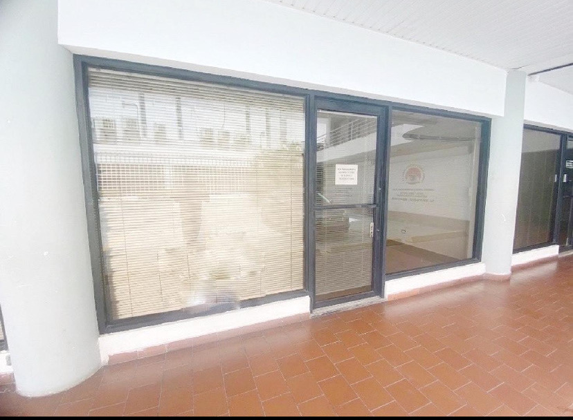 oficinas y locales comerciales - se alquila local  1