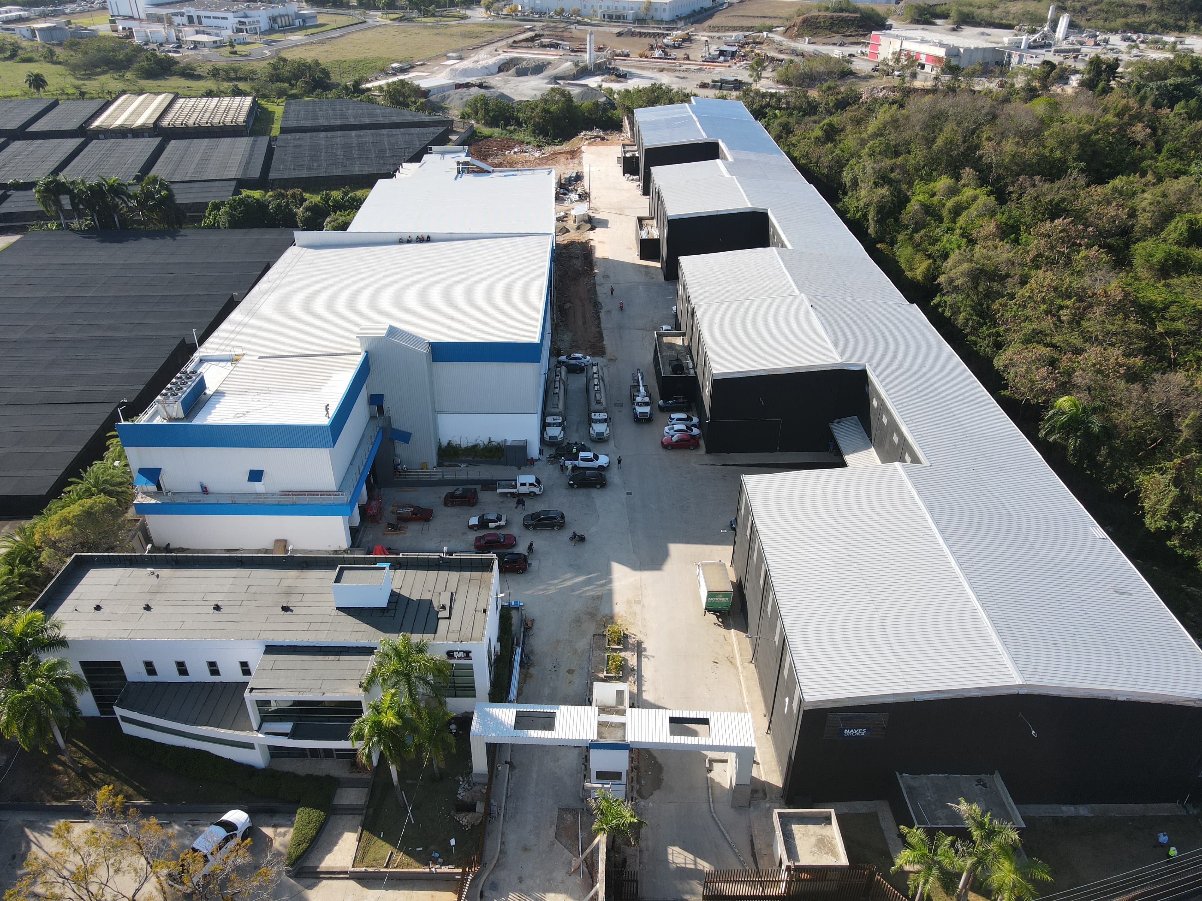 oficinas y locales comerciales - RENTO NAVE EN AUTOPISTA DUARTE KM 22 1