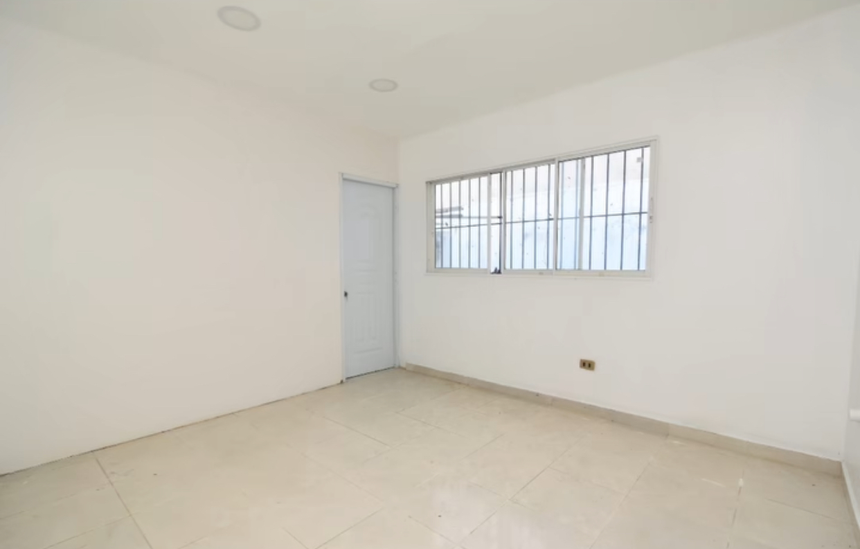 oficinas y locales comerciales - Local céntrico en Primer nivel 7