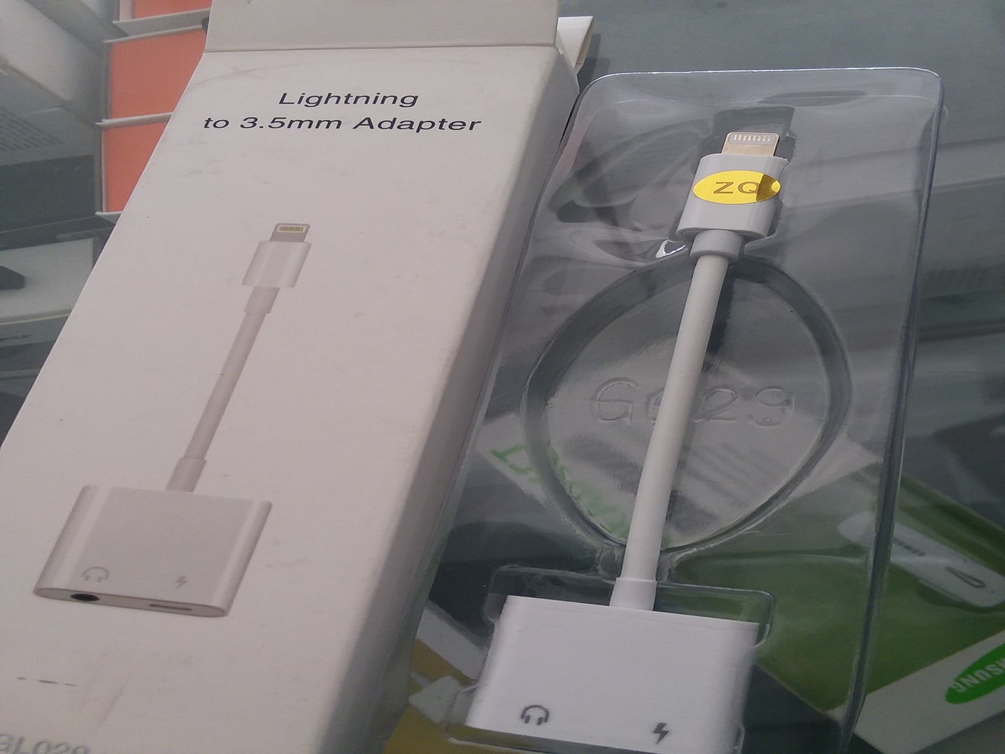 accesorios para electronica - Adaptador de audio y carga para iphone  3