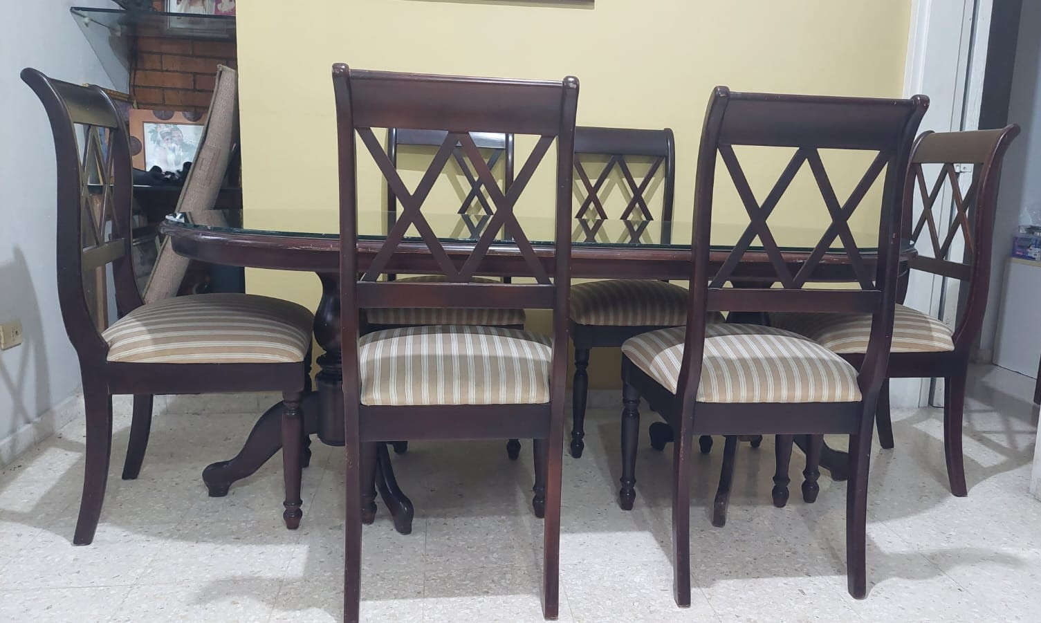 muebles y colchones - Juego Comedor en Caoba y tope de Cristal