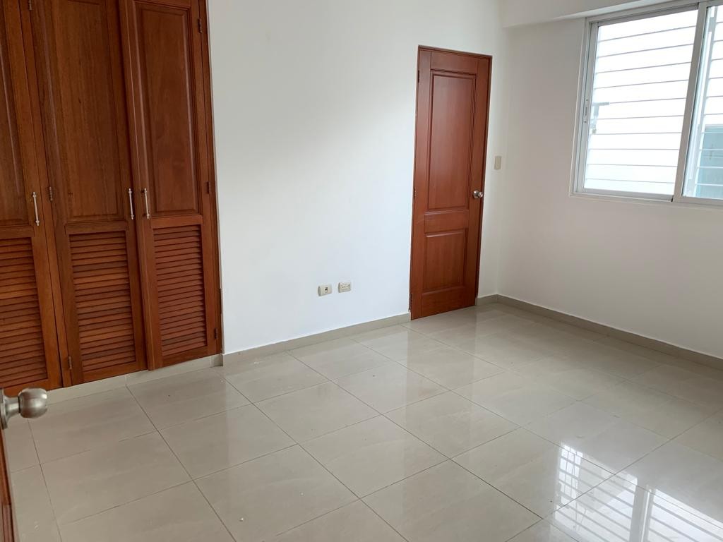 apartamentos - Alquiler con LB
GAZCUE
1 Hab
1,5 Baños
Hab de servicio
1 parqueo
USD$ 800 7