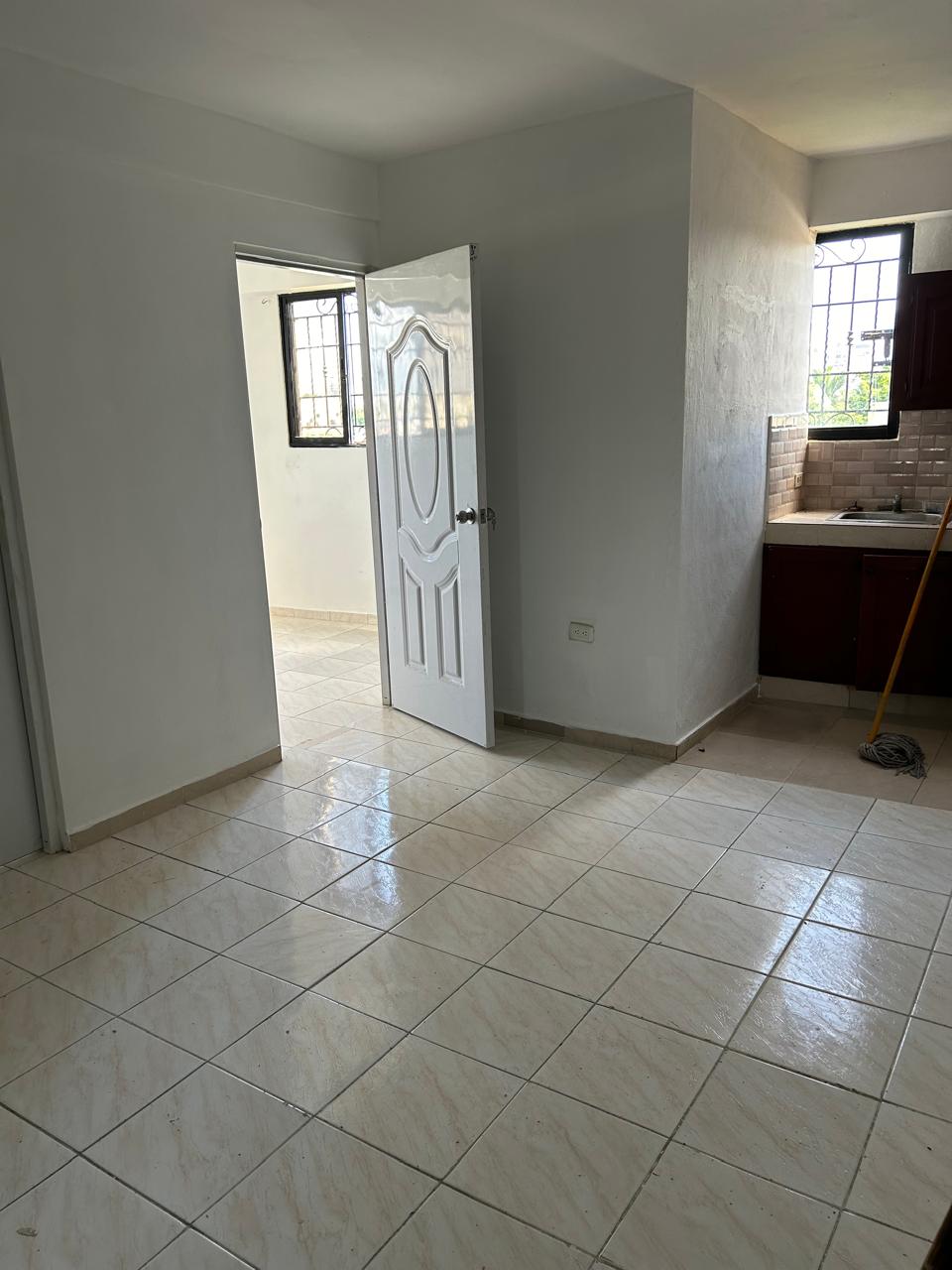 apartamentos - Se alquila en Ens. Quisqueya. 4