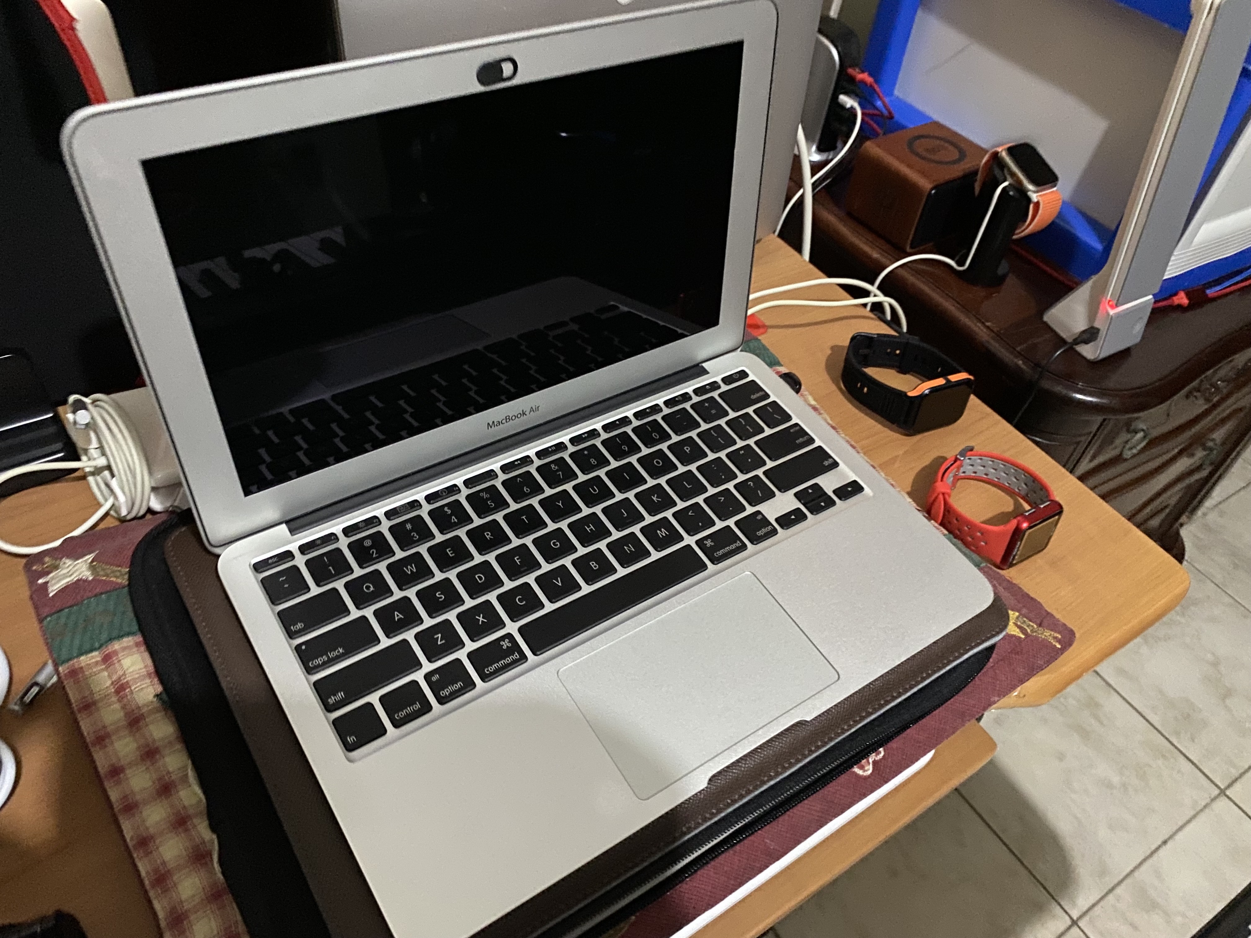 computadoras y laptops - Macbook Air 2010 11 Pulg 0