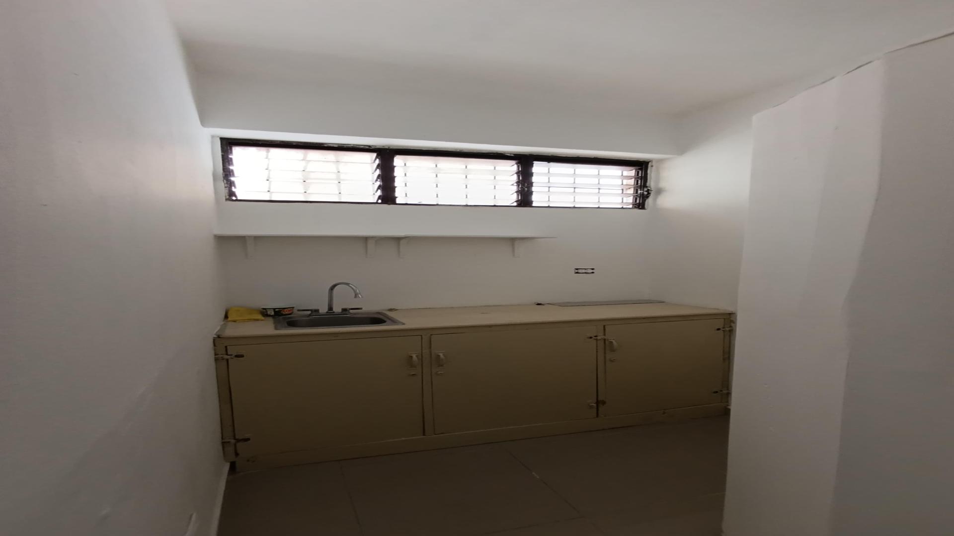 oficinas y locales comerciales - El Enriquillo se alquila local en 2do Nivel 120 Mts 8
