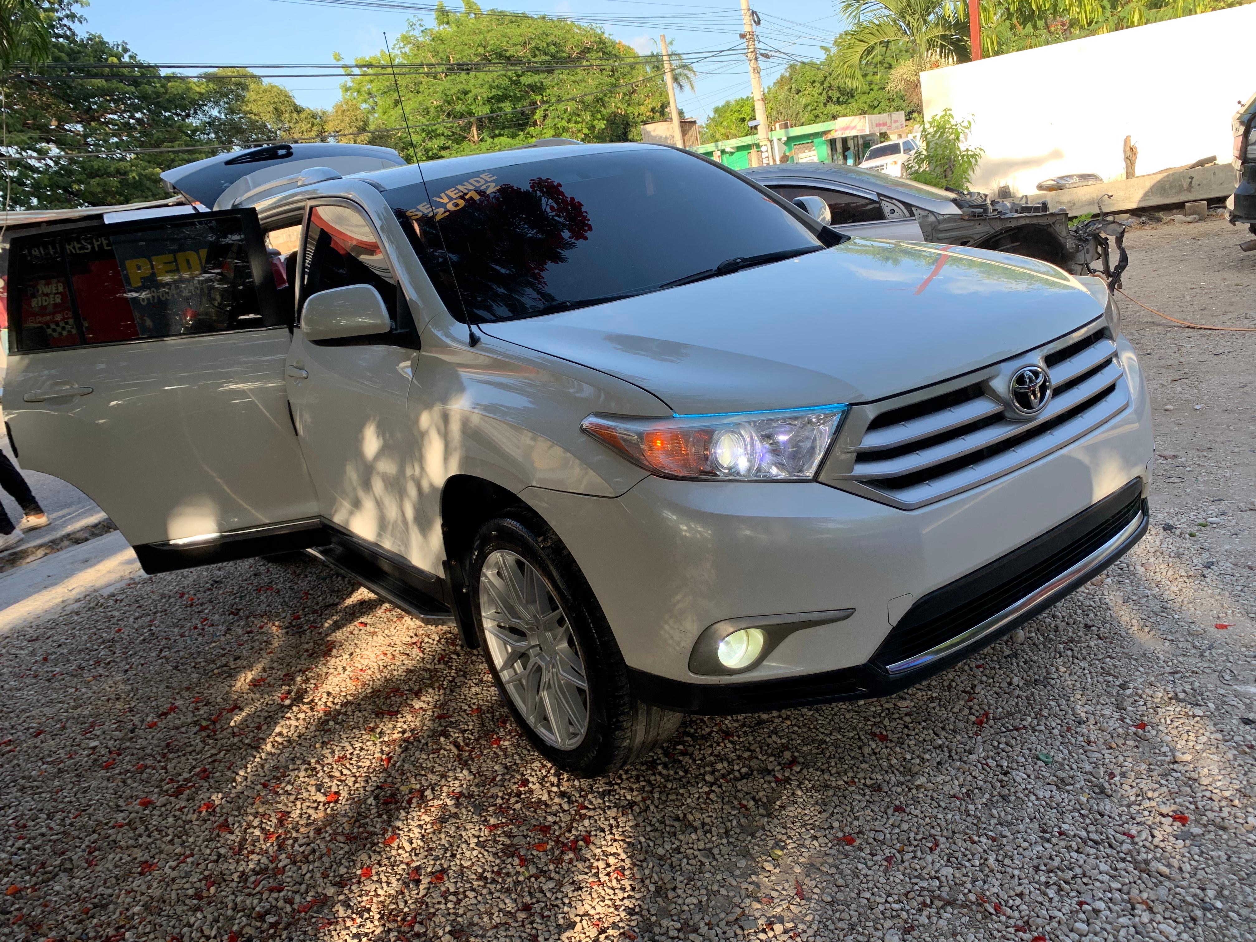 jeepetas y camionetas - 2012 Toyota Highlander 4x2 en venta – Excelente estado general 2