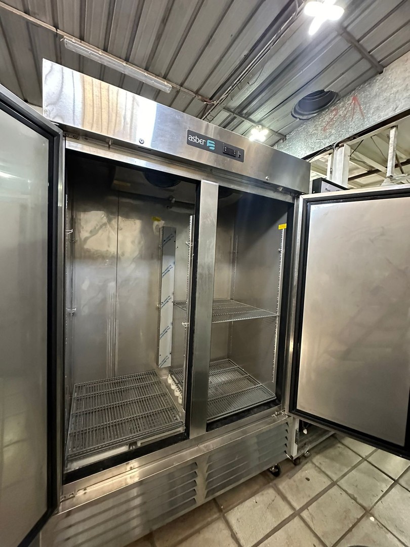 equipos profesionales - Congelador 2 Puertas Solidas 49 Pies en Acero Inoxidable 2