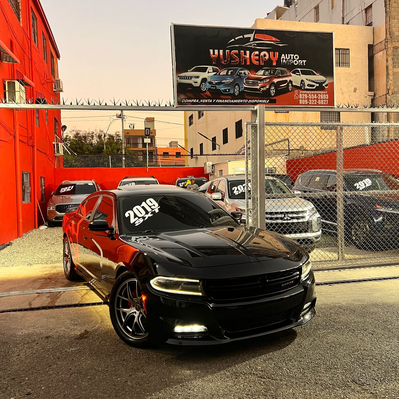 carros - Dodge Charger SXT 2019