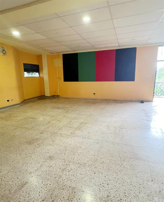 oficinas y locales comerciales - Local comercial en Arroyo hondo  3