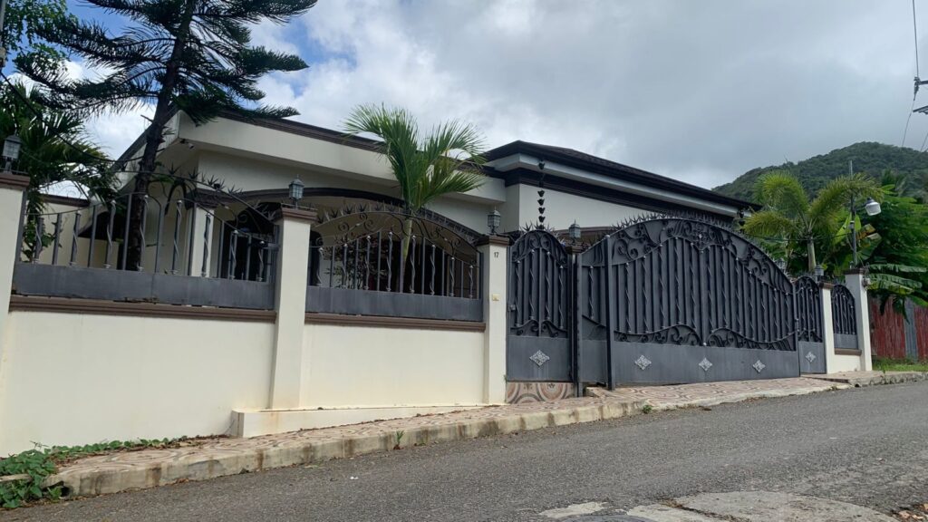 casas - 1673- CASA EN TORRE ALTA, PUERTO PLATA  0