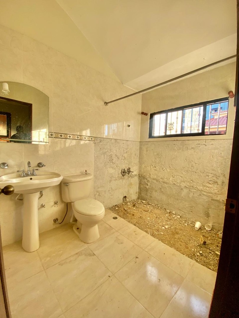 casas - Vendo Hermosa Casa en zona tranquila, Avenida República de Colombia.  6
