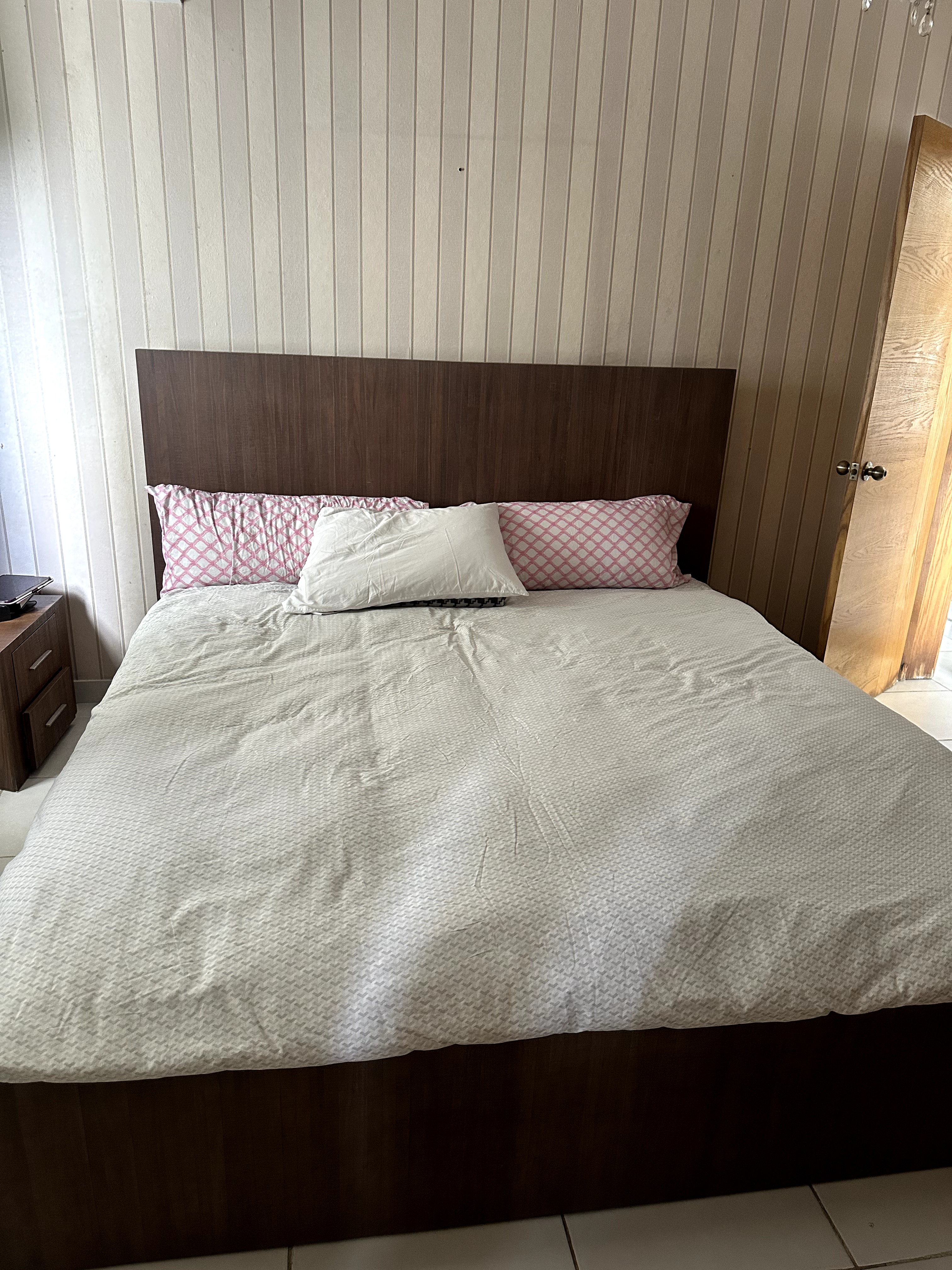 muebles y colchones - Cama King Marron con colchon 