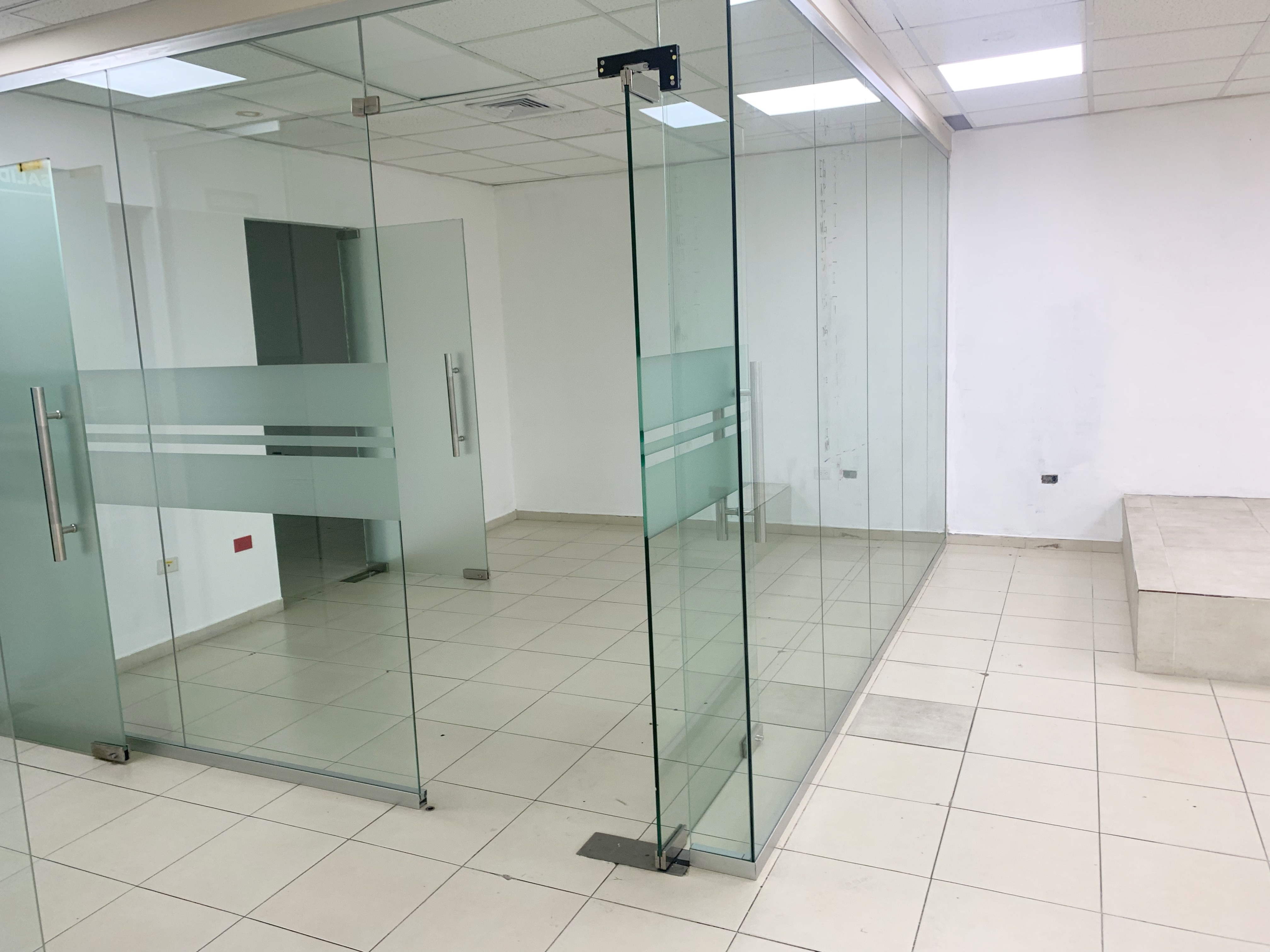 oficinas y locales comerciales - Local en Piantini 7