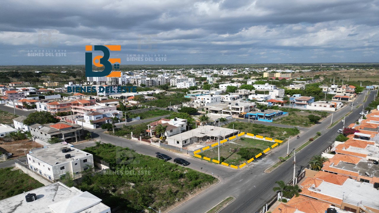 solares y terrenos -  Solar de esquina en la calle Princial en Residencial Naime  con 393 Met 2