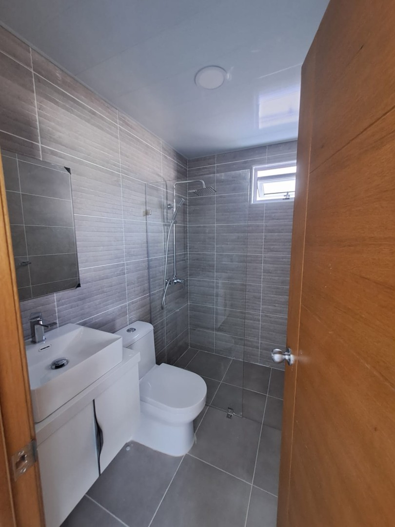 apartamentos - Apartamento Nuevo 5to  piso Evaristo  Morales 
 3