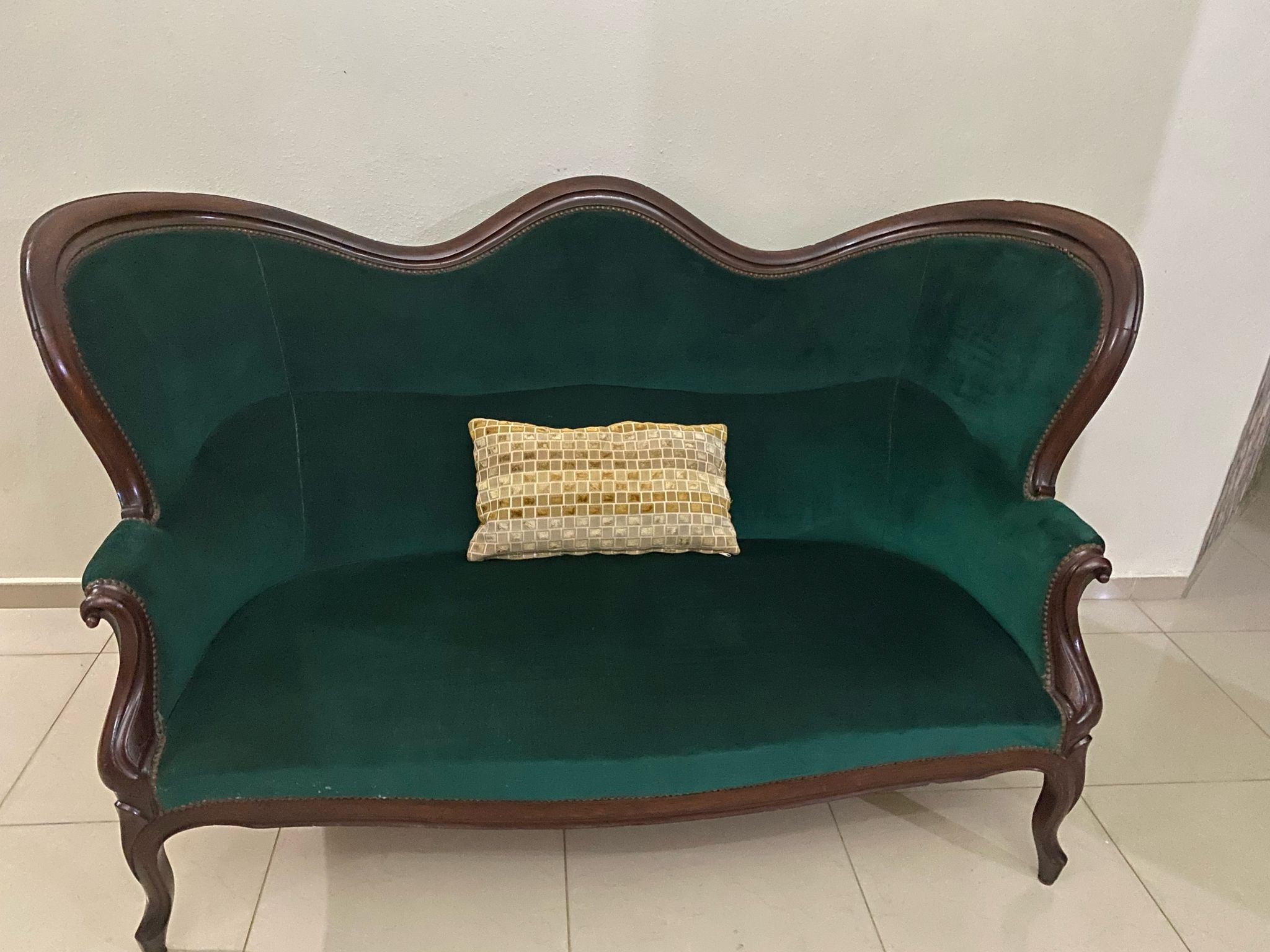 muebles y colchones - Mueble en tercio pelo italiano. Importado.