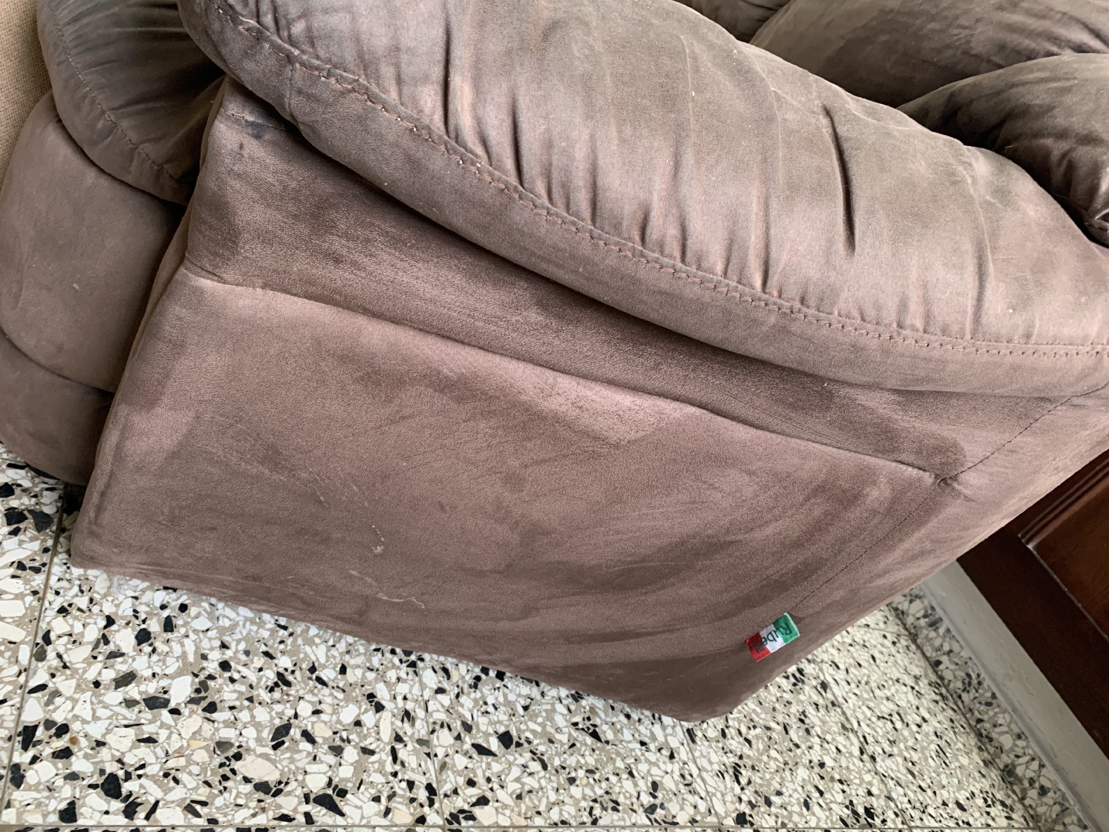 muebles y colchones - Sofá de 3 plaza, importado. 2