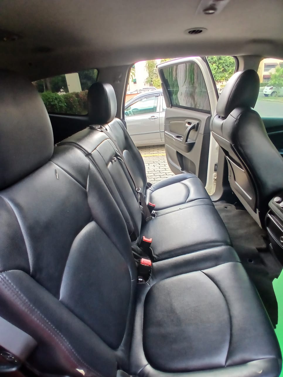 jeepetas y camionetas - Chevrolet Traverse LT 2011 Negociable  6