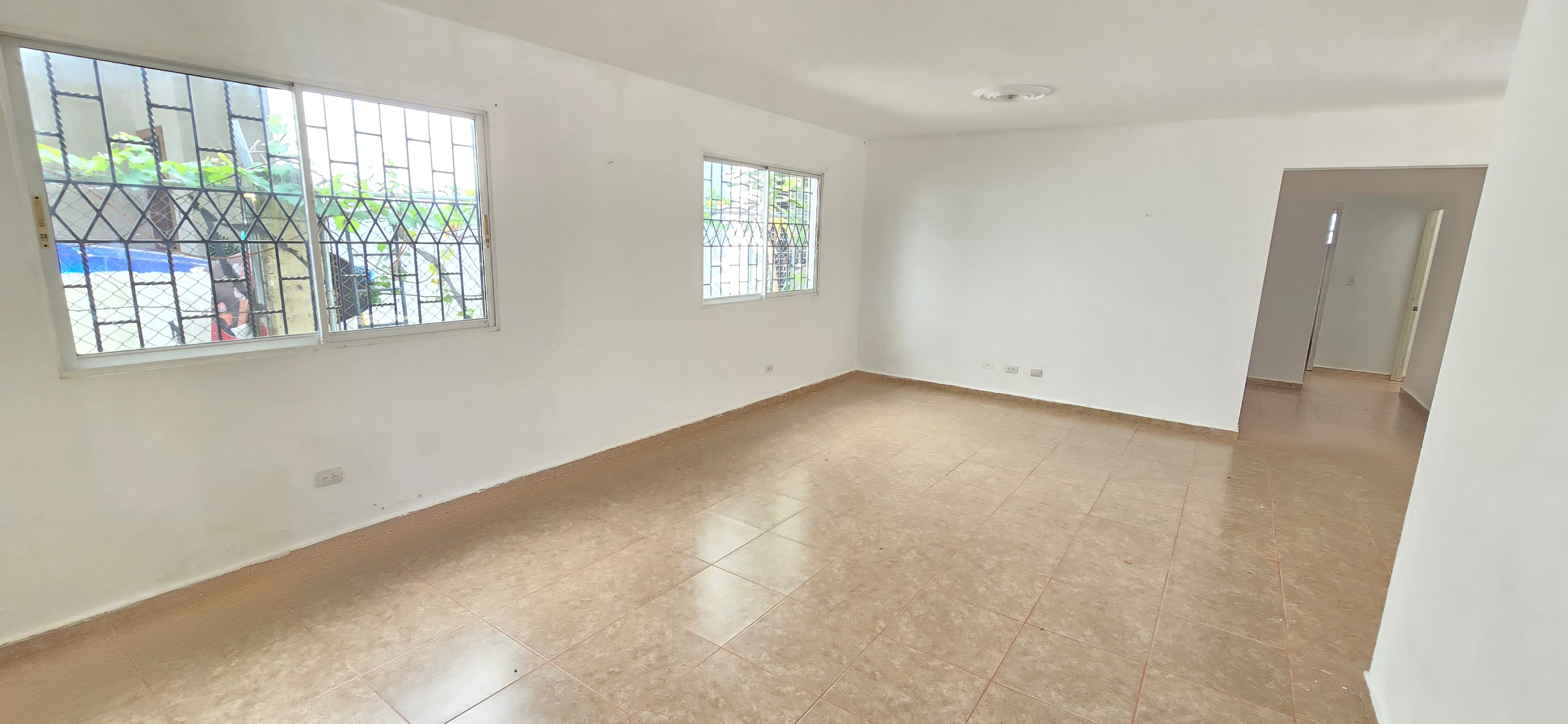 casas - rento casa en la hatuey calle principal el camello  7