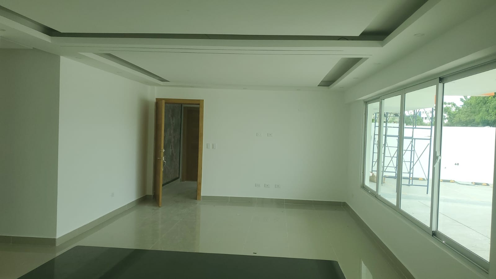 apartamentos - Primer Piso, terminado, grande y con patio, de lujo, Autopista de San Isidro 5