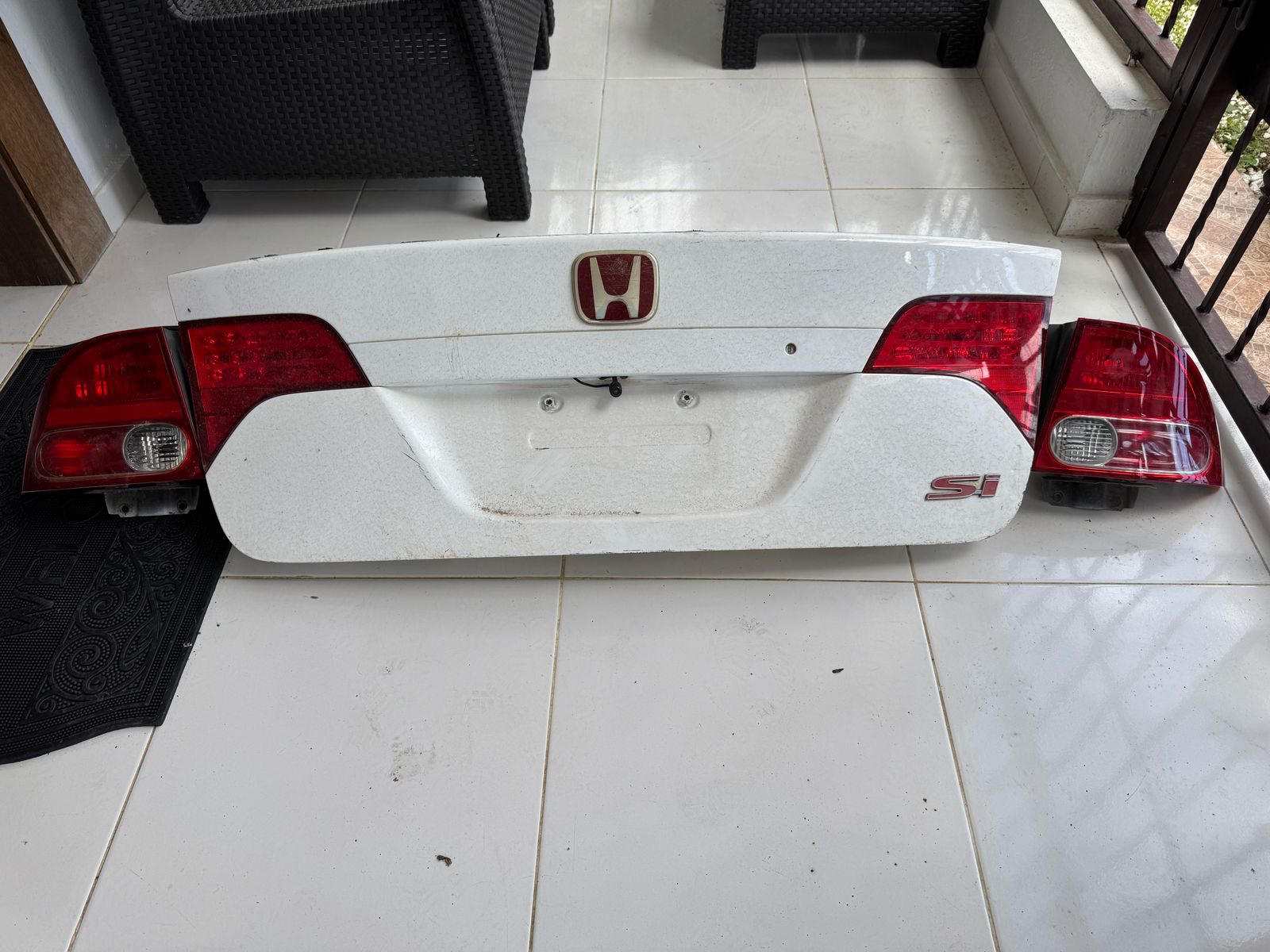 repuestos - Tapa de baúl original con sus micas de Honda Civic