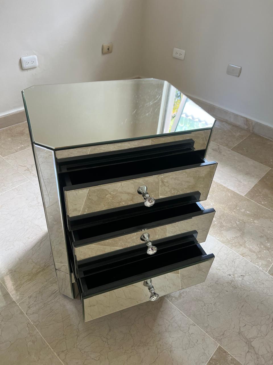 muebles y colchones - Hermosa mesa de cristal con tres gavetas  1