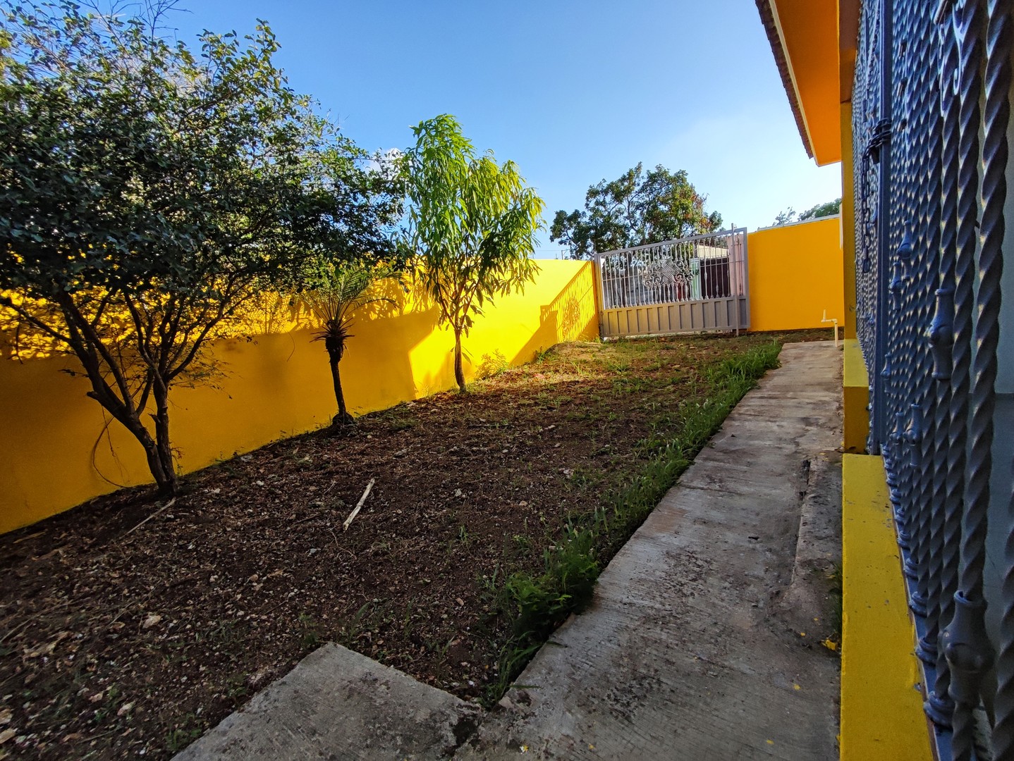 casas - Se Vende  Casa Grande y Preciosa con 5  Habitaciones/ Residencial Villa España 5