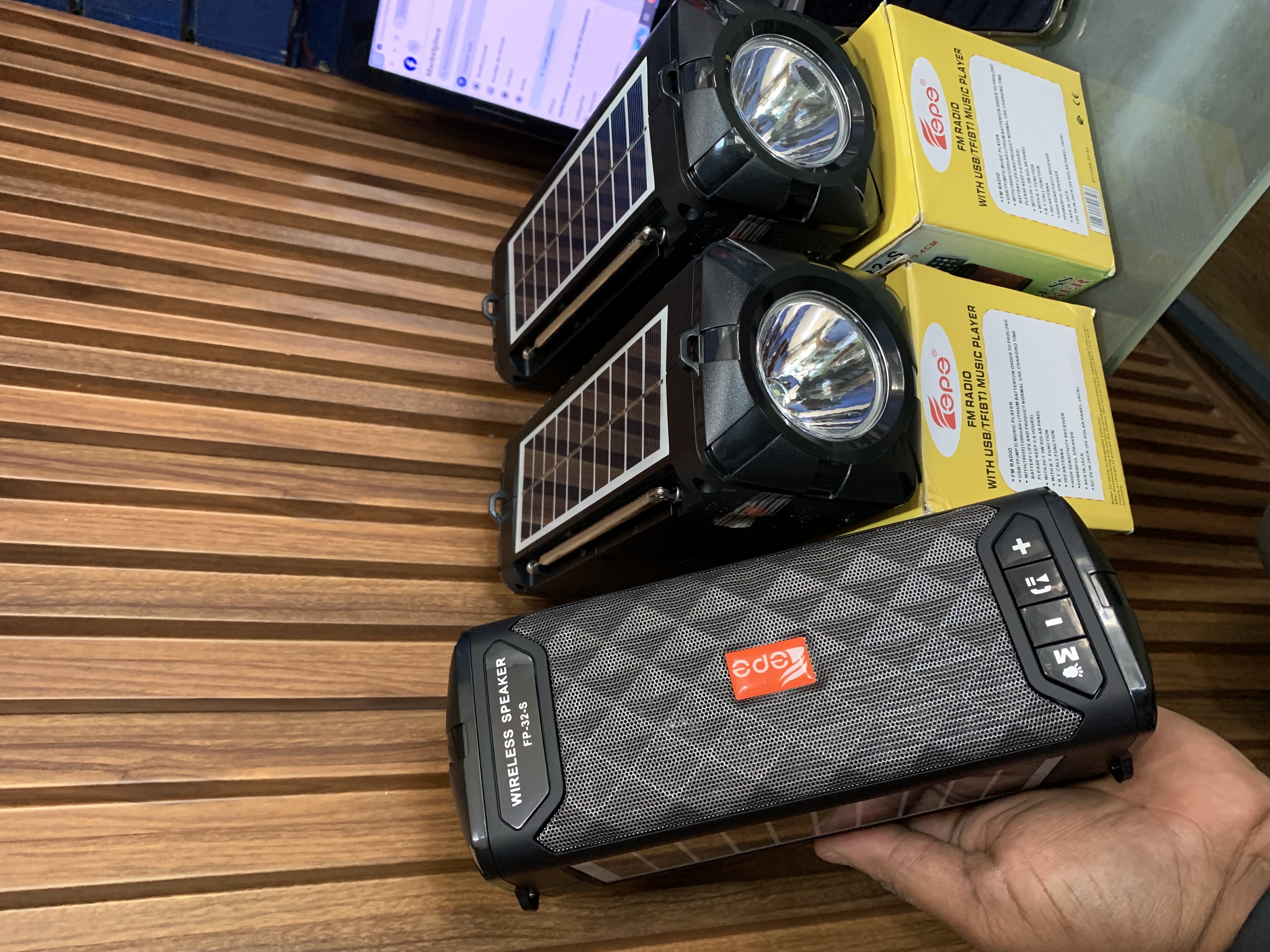 camaras y audio - foco 💡 recargable con radio 📻  4