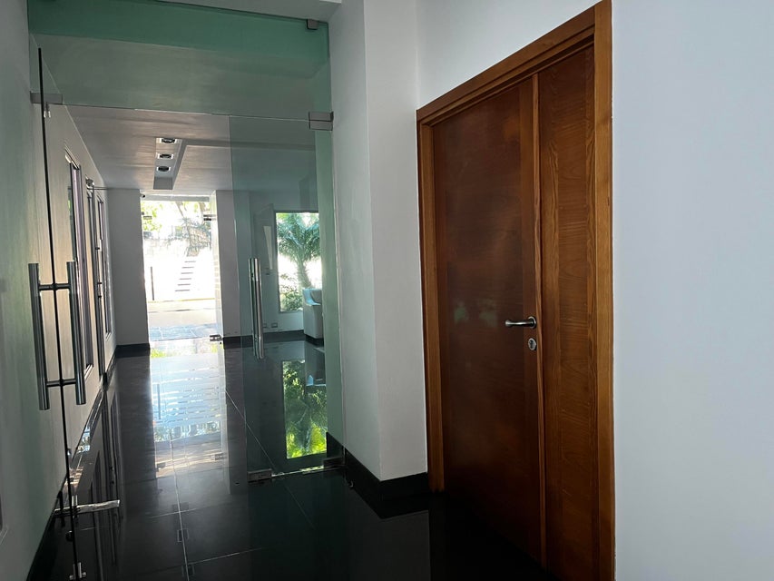 oficinas y locales comerciales - Oficina en alquiler en Gazcue 6