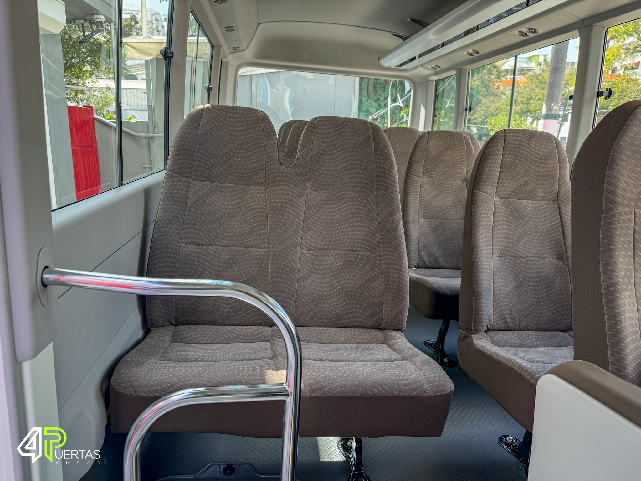 camiones y vehiculos pesados - TOYOTA COASTER 30 PASAJEROS 7