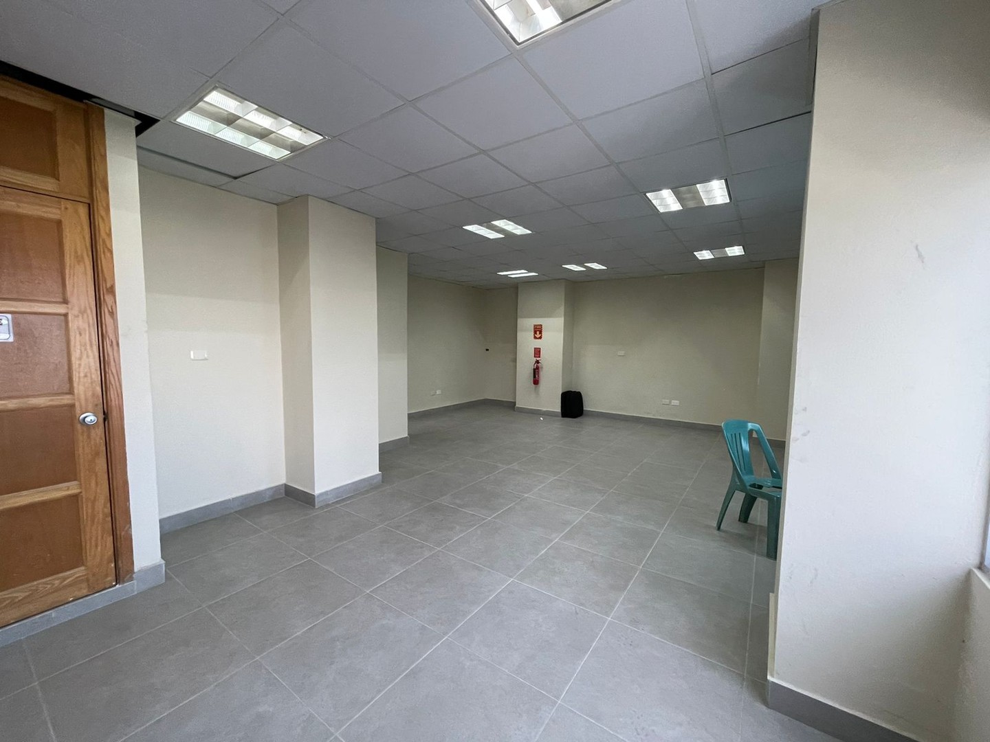 oficinas y locales comerciales - Alquilo en Torre Corporativa Oficina de 512 Metros  en Evaristo Morales 5