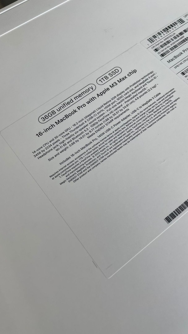 computadoras y laptops - Macbook Pro 2023 chip m3 max 36Gb de ram 1tb ssd 16 pulgada nueva sellada  2