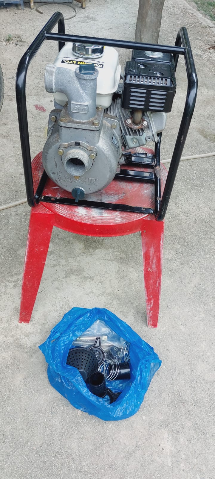 construccion e industrial - SE VENDE MOTO BOMBA – MOTOR HONDA GX 120 (3.5 HP) 1