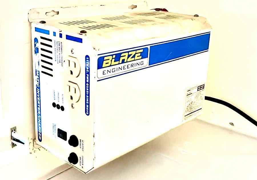 plantas e inversores - INVERSOR BLAZE 2 KILIOS BCO CON SUS BATERIAS