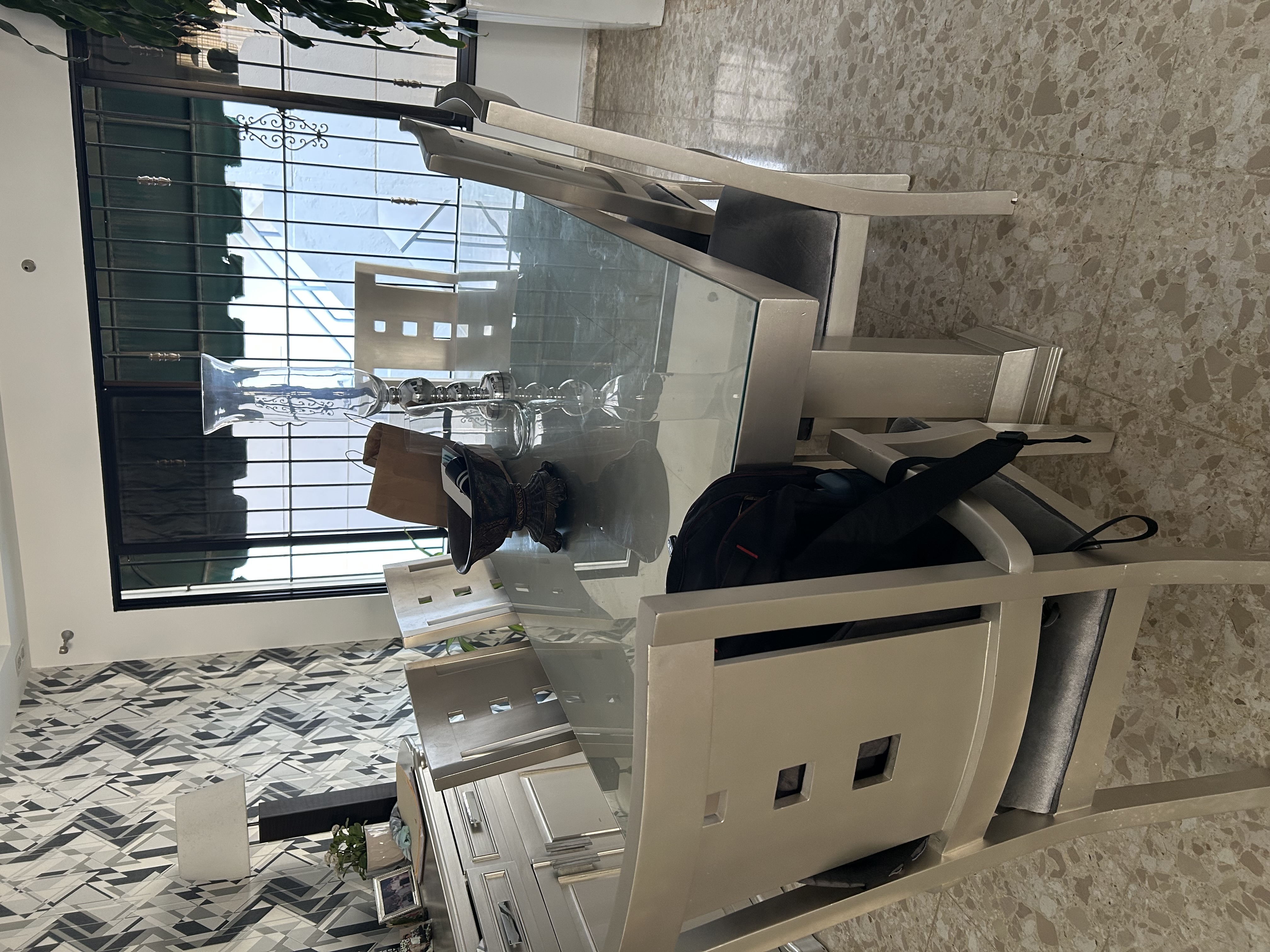 muebles y colchones - Se vende juego de comedor de caoba, tope de cristal y bufetera  1