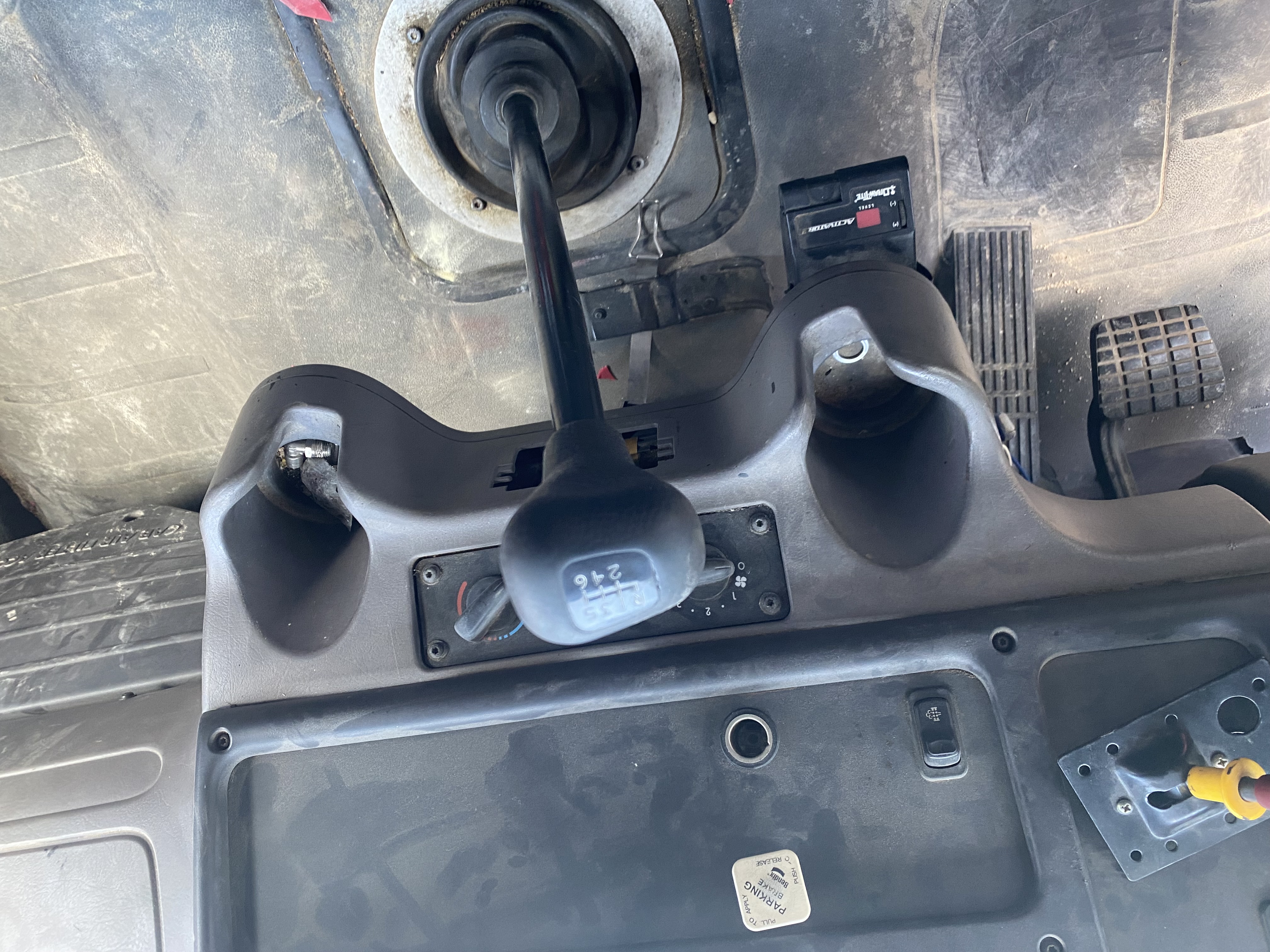 camiones y vehiculos pesados - CAMION VOLTEO 6