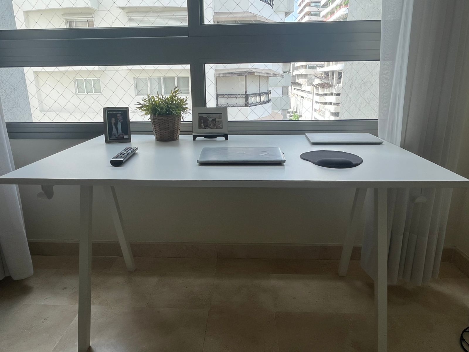 muebles y colchones - Escritorio blanco  Ikea. 1 año de uso 0
