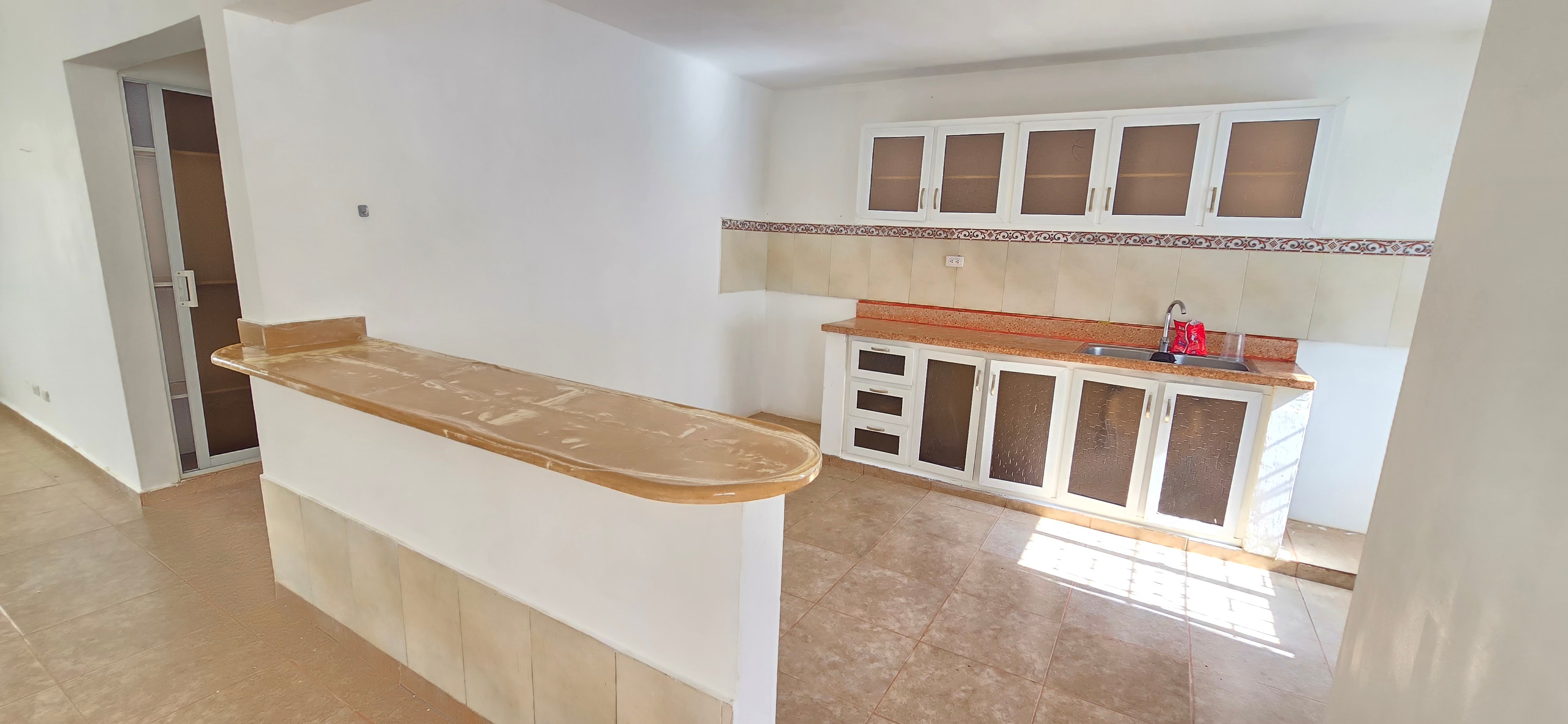 casas - rento casa en la hatuey calle principal el camello  8
