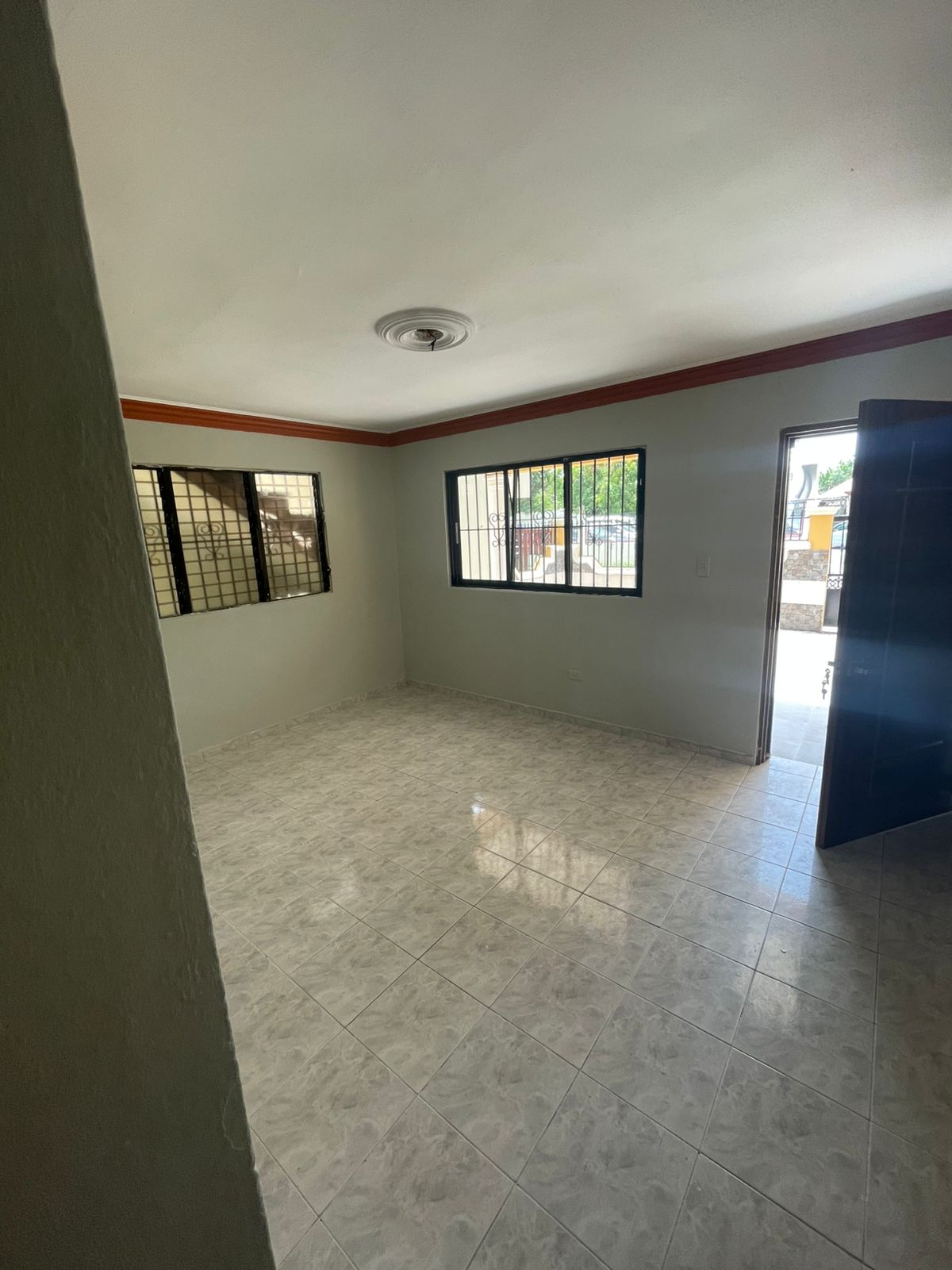 casas - Venta Casa Duplex en Residencial Doña Idalia, Av. Charles de Gaulle 1