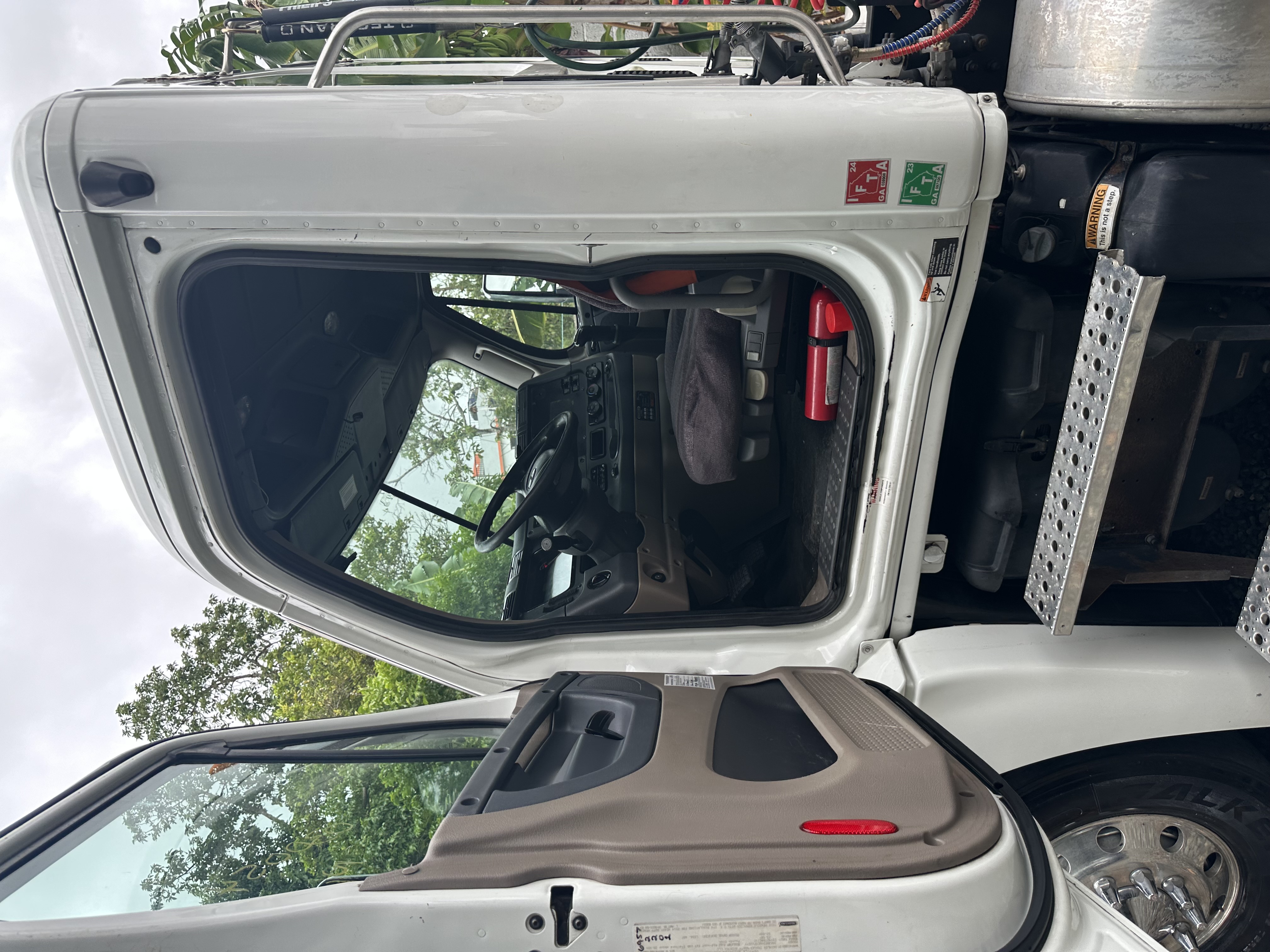 camiones y vehiculos pesados - Freightliner Cascadia 125 2014 9